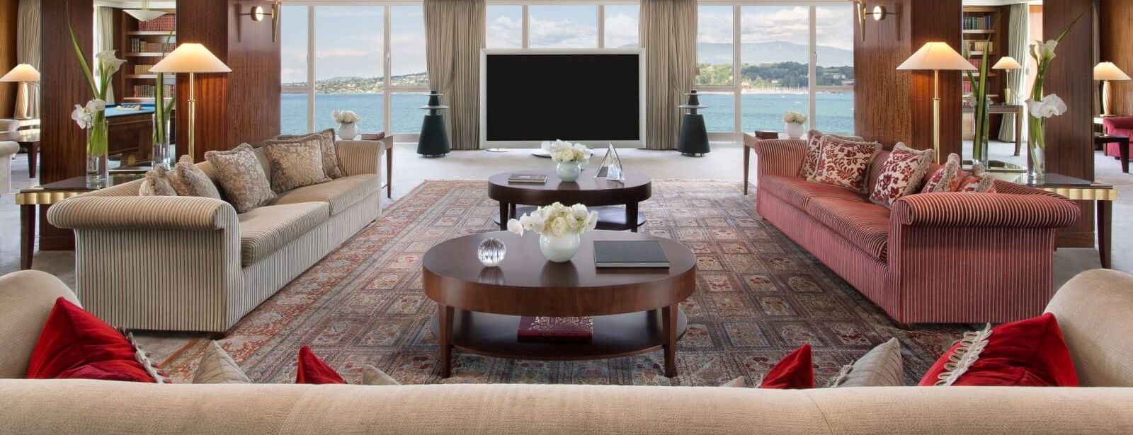 1600x900-Royal-Penthouse-Suite---Living-Room-Med